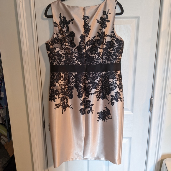 Faux Lace Detailed Dress - Picture 3 of 6